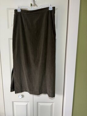 Women's Olive Green Midi Skirt - Classic Straight Silhouette
